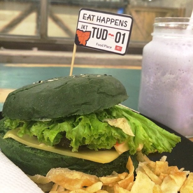 Instagram media by eathappens - #Repost @rinandaayuoct ・・・ yum! 👅#greenbun #taromilktea #vsco #vscocam