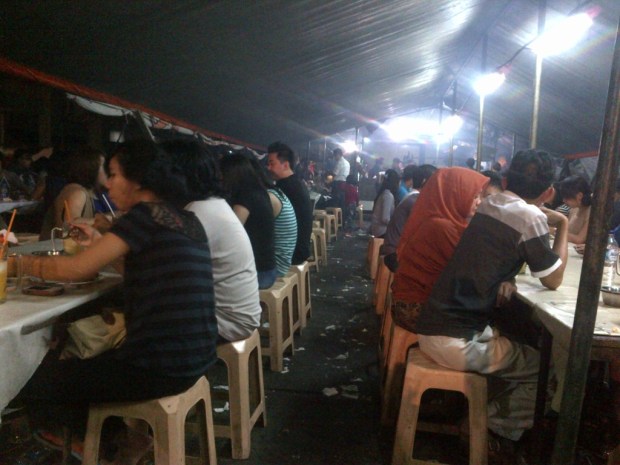 Hasil gambar untuk review seafood ayu gading