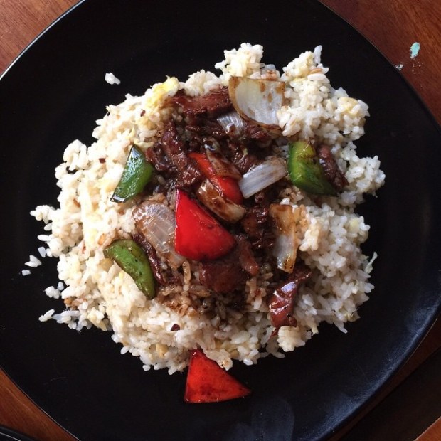 Instagram media by eathappens - nasi goreng sapi lada hitam #eathappens #tempatnongkrong #roticane #martabakmanis #martabaktelor #terbul #ricebowl #mpekmpek #mpekmpekjakarta #kuecubit #kuecubitasin #jajanan #anakjajan #fooddiary #rotibakar #basoenak #baksoenak #greennoodle #miehijau #blackburger #brownburger #greenburger #hungryjohn #longjohn #wisatakuliner #kulineran #kulinerjkt #jktfoodtruck #tebet