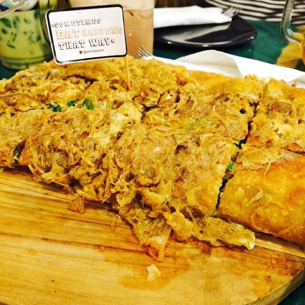 Instagram media by windachristanty - Real taste, real food #nagih #komplit #specialmartabaktelormalabar 😋😋😋😊