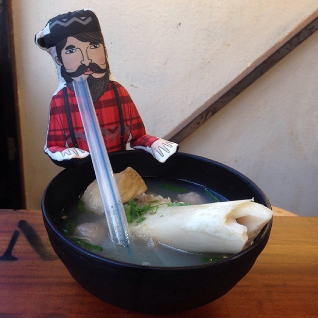 Instagram media by eathappens - baso sumsum slurpppp #eathappens #tempatnongkrong #roticane #martabakmanis #martabaktelor #terbul #ricebowl #mpekmpek #mpekmpekjakarta #kuecubit #kuecubitasin #jajanan #anakjajan #fooddiary #rotibakar #basoenak #baksoenak #greennoodle #miehijau #blackburger #brownburger #greenburger #hungryjohn #longjohn #wisatakuliner #kulineran #kulinerjkt #jktfoodtruck #tebet