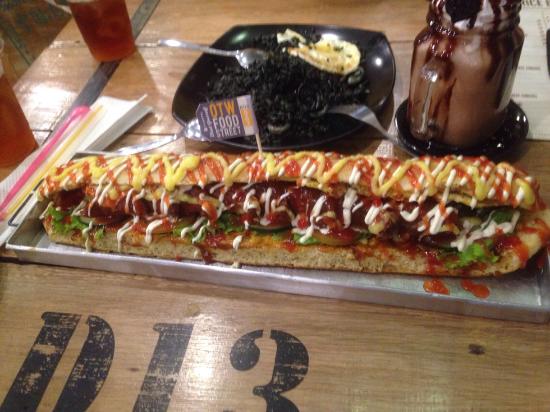 otw-food-street-gading